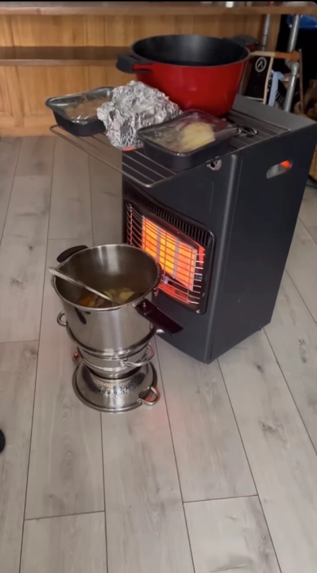 Άκης Πετρετζίκης: Η αυτοσχέδια κουζίνα για να ζεστάνει το γάλα του Αχιλλέα αφού δεν είχαν ρεύμα! (εικόνες)