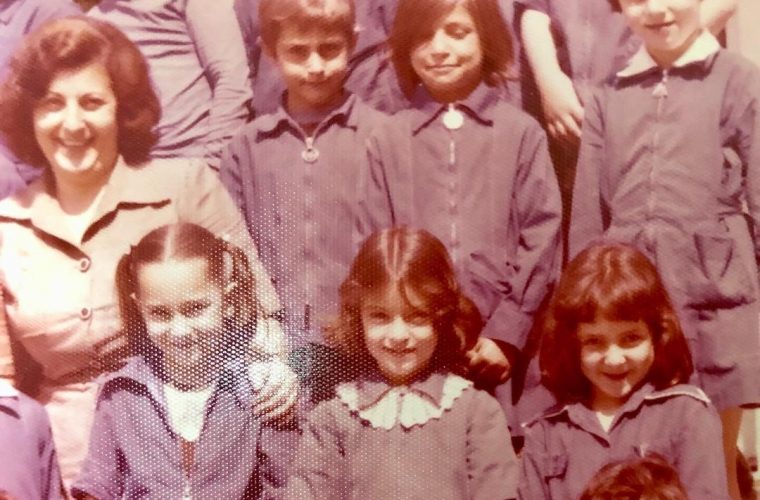 Απίθανη φωτογραφία: Μαρία Πρωτόπαππα και Yρώ Λούπη με σχολική ποδιά απ΄ όταν ήταν συμμαθήτριες! (εικόνες)