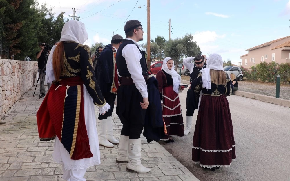 Παραδοσιακός γάμος για Ορφέα Αυγουστίδη - Γεωργία Κρασσά! (εικόνες)