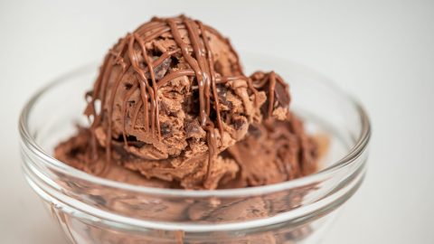 Συγκλονιστικό παγωτό σοκολάτας χωρίς ζαχαρούχο γάλα από τον Δημήτρη Μακρυνιώτη!