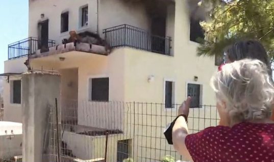 Κάηκε το σπίτι της Ελένης Γερασιμίδου στην Παλλήνη: «Είναι οι κόποι μιας ζωής…» (εικόνες)