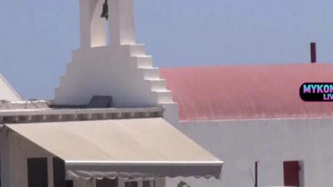 Ούτε ιερό, ούτε όσιο: Μετέτρεψε εκκλησία της Μυκόνου σε «Airbnb» στούντιο και τη νοίκιασε (βίντεο)