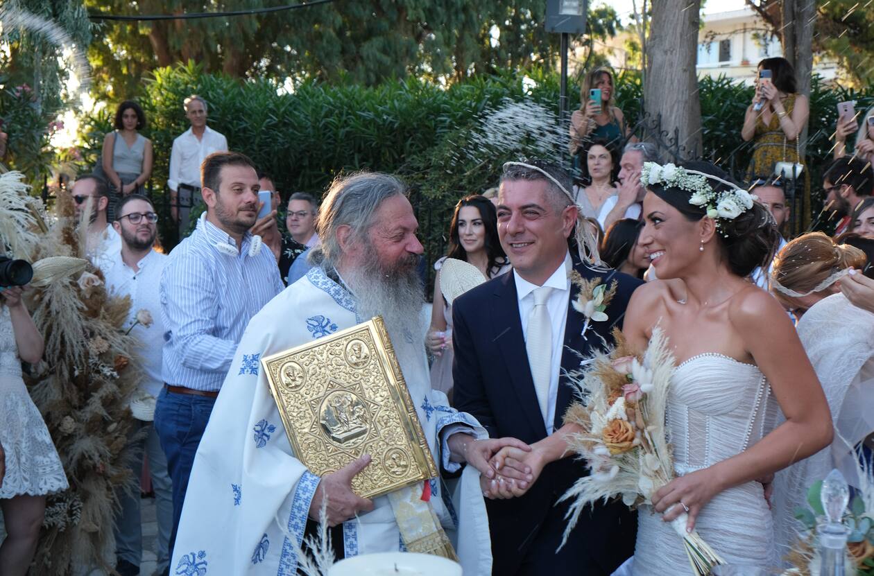 Παντρεύτηκε η δημοσιογράφος Ευλαμπία Ρέβη – Το υπέροχο boho style νυφικό της! (εικόνες)