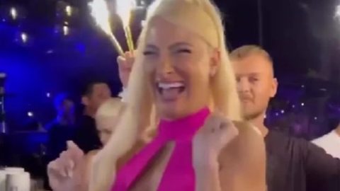 Ιωάννα Τούνη: Με σούπερ μίνι φόρεμα και φουσκωμένη κοιλιά στο μεγάλο πάρτι για τα γενέθλιά της! (εικόνες)