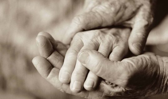 Μια κοινωνία που αποξενώνεται: Τραγικό τέλος για ζευγάρι ηλικιωμένων στην Κυψέλη που πέθαναν αβοήθητοι