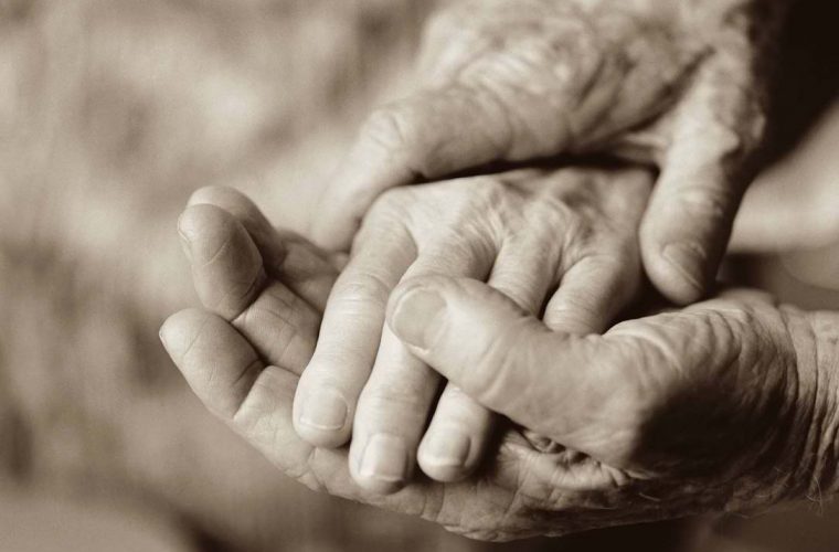 Μια κοινωνία που αποξενώνεται: Τραγικό τέλος για ζευγάρι ηλικιωμένων στην Κυψέλη που πέθαναν αβοήθητοι