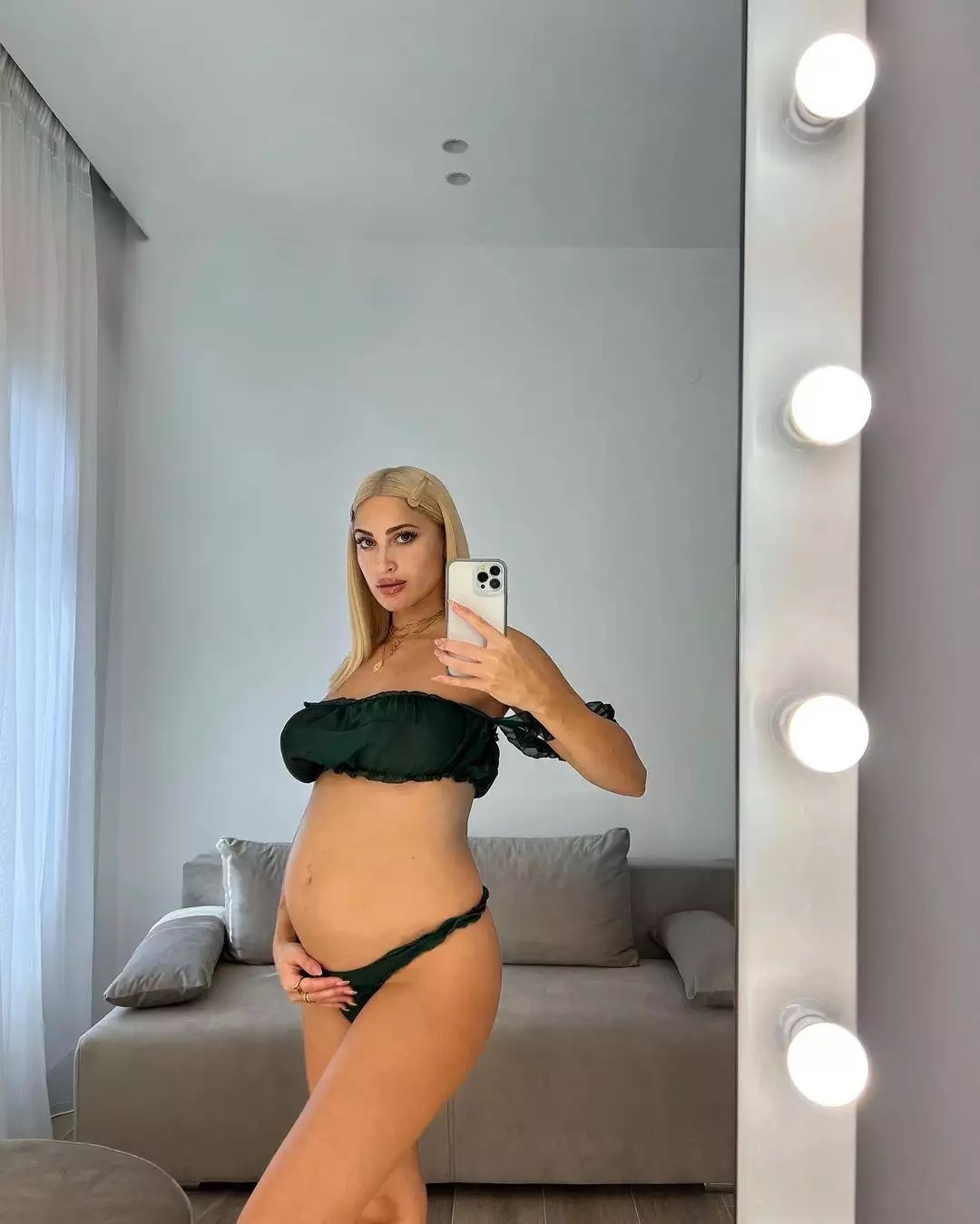Οι φωτογραφίες της Ιωάννας Τούνη με φουσκωμένη κοιλιά στον 6ο μήνα της εγκυμοσύνης της- «Θα τρελαθώ»