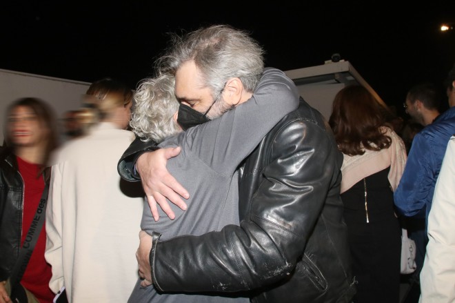 Άλκης Κούρκουλος – Τάνια Τσανακλίδου: Η συνάντηση του πρώην ζευγαριού και η τρυφερή αγκαλιά! (εικόνες)