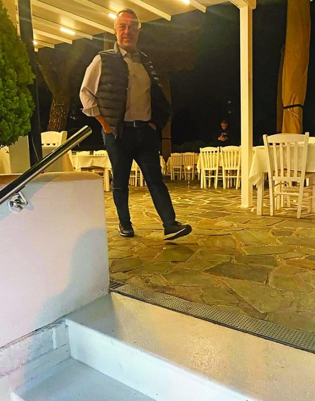 Μενεγάκη-Παντζόπουλος: Σε ψαροταβέρνα με κορυφαίο υπουργό της κυβέρνησης! (εικόνα)