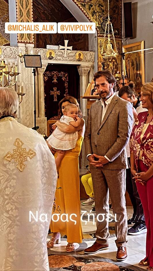 Ο Μιχάλης Αλικάκος βάφτισε την κόρη του- Ο υπέροχος στολισμός και η ιδιαίτερη μπομπονιέρα! (εικόνες)