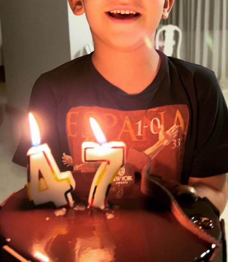 Δέσποινα Ολυμπίου: Ο γιος της της έκανε έκπληξη την τούρτα γενεθλίων της! «Τι ευλογία να σου τραγουδάει το παιδάκι σου «χρόνια πολλά» (εικόνα)