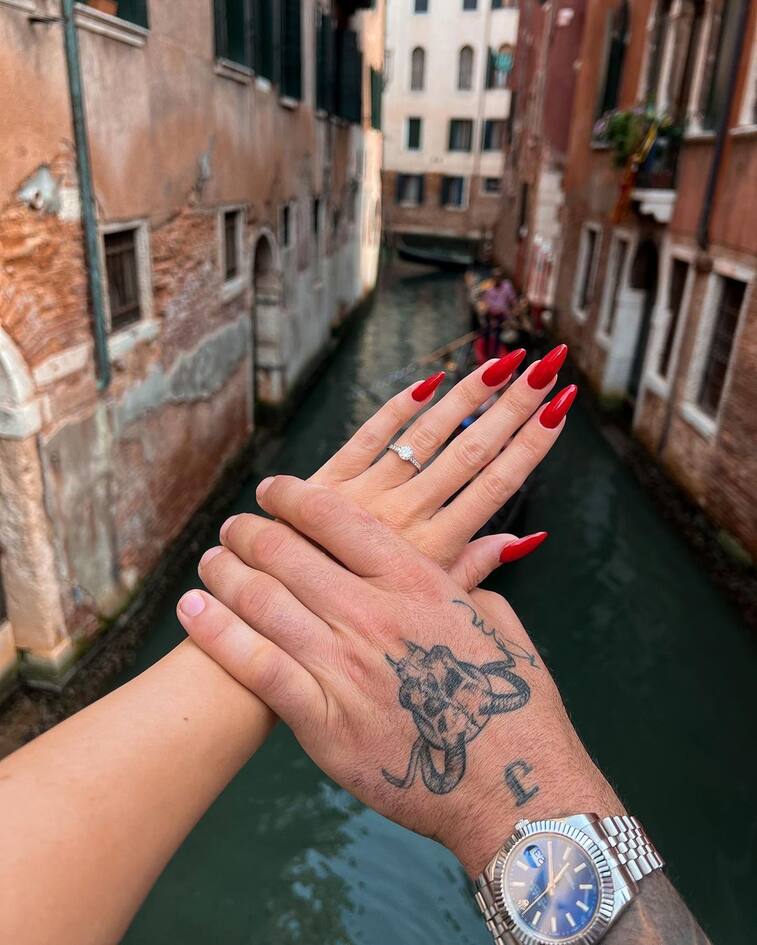 Παντρεύονται Ιωάννα Τούνη και Δημήτρης Αλεξάνδρου: Το εντυπωσιακό μονόπετρο και η πρόταση στη Βενετία! (εικόνες)