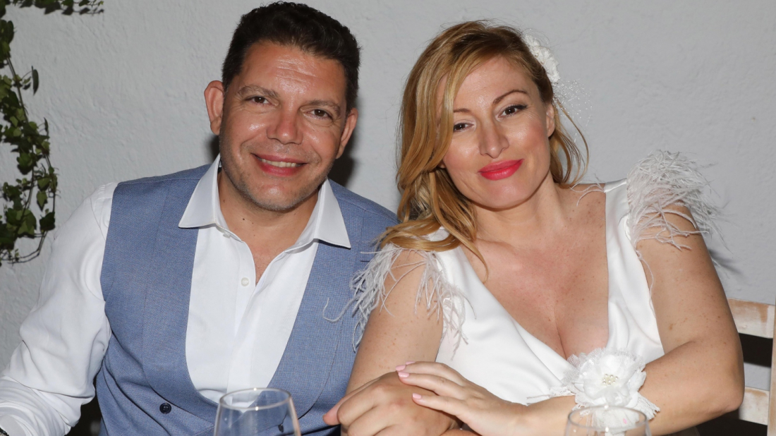 Διαζύγιο για Έλληνα τραγουδιστή ενάμιση χρόνο μετά το γάμο του