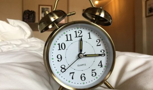 Τι θα ισχύσει φέτος με την αλλαγή ώρας – Θα γυρίσουμε τα ρολόγια μία ώρα πίσω;