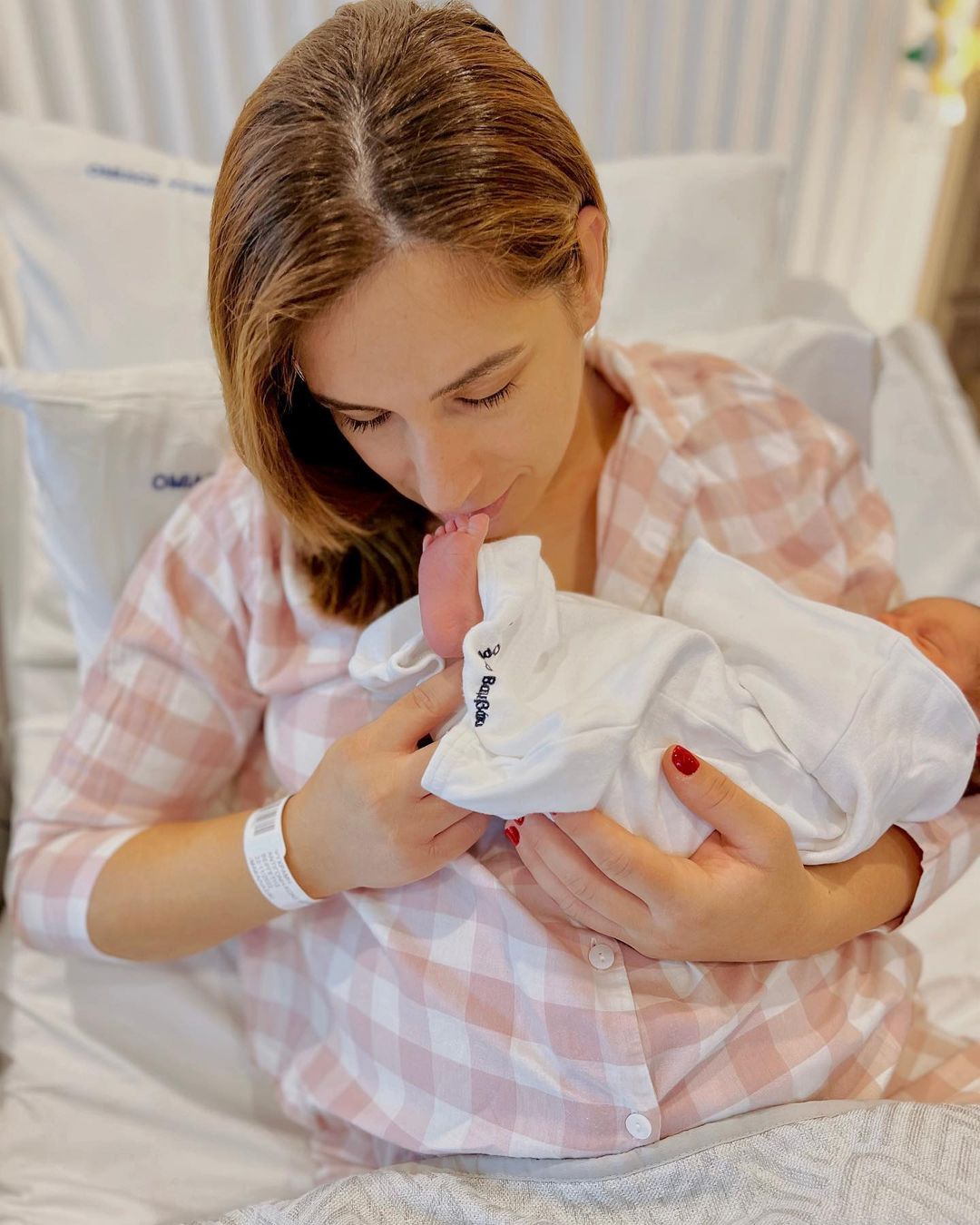 Γέννησε η Αντιγόνη Ψυχράμη- Οι πρώτες φωτογραφίες με τη νεογέννητη! (εικόνες)