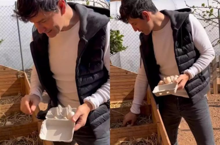 Σάκης Ρουβάς: Μαζεύει αυγά από τη φάρμα του και ζητάει να ζευγαρώσει τις αρσενικές πάπιες του με θηλυκές!