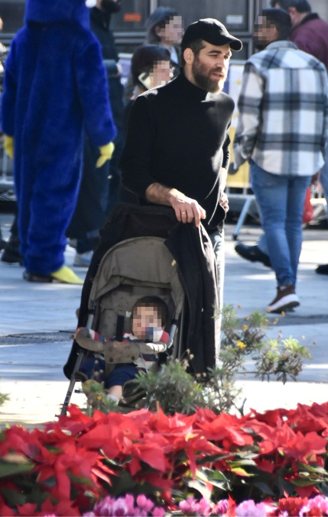 Γιώργος Χριστοδούλου: Ο «Σταύρος» σε οικογενειακή βόλτα με την ηθοποιό σύζυγό του και τους δύο γιους τους! (εικόνες)