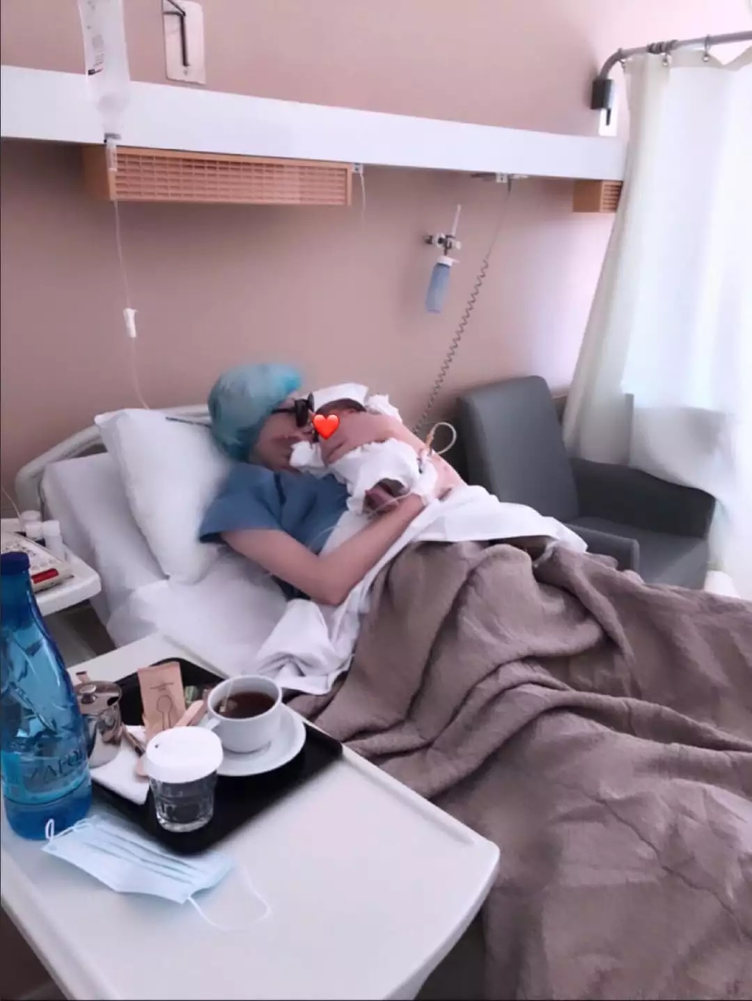 Γέννησε η Τζούλια Αλεξανδράτου: Δημοσίευσε φωτογραφία αγκαλιά με το μωρό της! (εικόνα)
