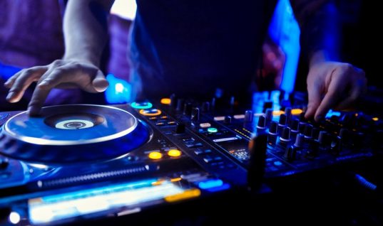 Πασίγνωστος DJ κατηγορείται για άγριο ξυλοδαρμό της πρώην συντρόφου του