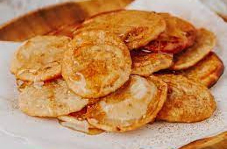 Τα ελληνικά pancakes: Παραδοσιακές τηγανίτες με μόνο 2 υλικά!