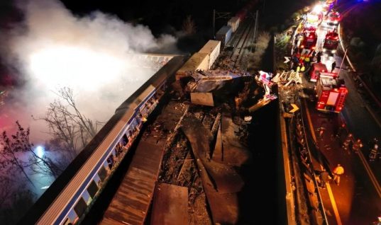 Σύγκρουση τρένων στα Τέμπη: Συνελήφθη ο σταθμάρχης