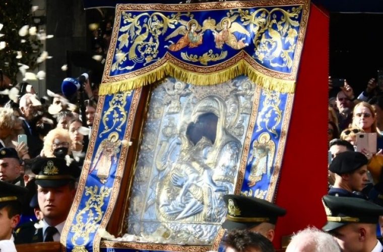 Μέχρι πότε θα είναι στη Μητρόπολη για προσκύνημα η εικόνα Παναγίας «Άξιον Εστί»: Οι μόλις 7 φορές που βγήκε από το Άγιο Όρος