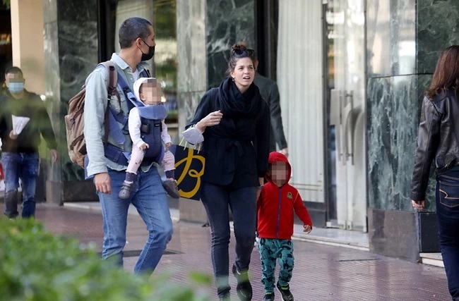 Σωτήρης Κοντιζάς: Για ψώνια με την κούκλα σύζυγό του και την κόρη του, Αριάννα! (εικόνες)