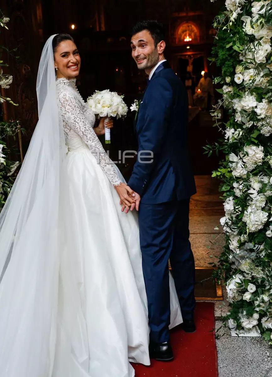 Παντρεύτηκαν Άννα Πρέλεβιτς και Νικήτας Νομικός- Συγκινημένη η Δούκισσα Νομικού στο γάμο του αδερφού της (εικόνες)
