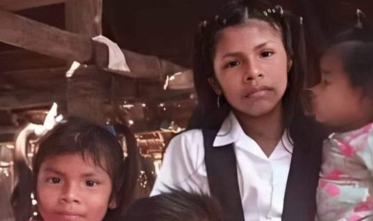 Παγκόσμιος θαυμασμός για το κορίτσι-ήρωας: Πώς η 13χρονη Λέσλι κράτησε ζωντανά τα αδέρφια της επί 40 ημέρες στη ζούγκλα