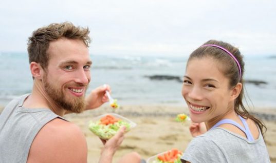 «Ζήσε Αλλιώς»: Διατροφολόγος προτείνει γεύματα για την παραλία, χωρίς να πάρουμε πολλές θερμίδες