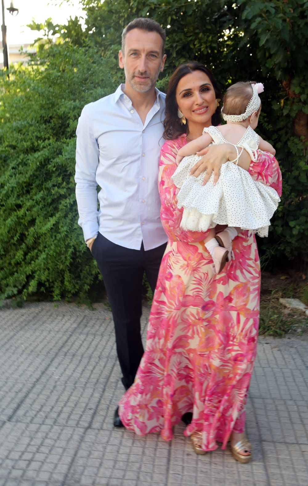Νονά η Χάρις Αλεξίου: Βάφτισε την κόρη της τραγουδίστριας Ζωής Παπαδοπούλου (εικόνες)