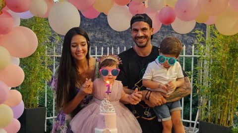 Άκης Πετρετζίκης: Η εντυπωσιακή τούρτα για τα πρώτα γενέθλια της κόρης του, Ακυλίνας!!! (εικόνες)