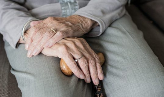 Σοκ σε γηροκομείο της Κρήτης: 92χρονη ήπιε καθαρτικό αντί για νερό και πέθανε