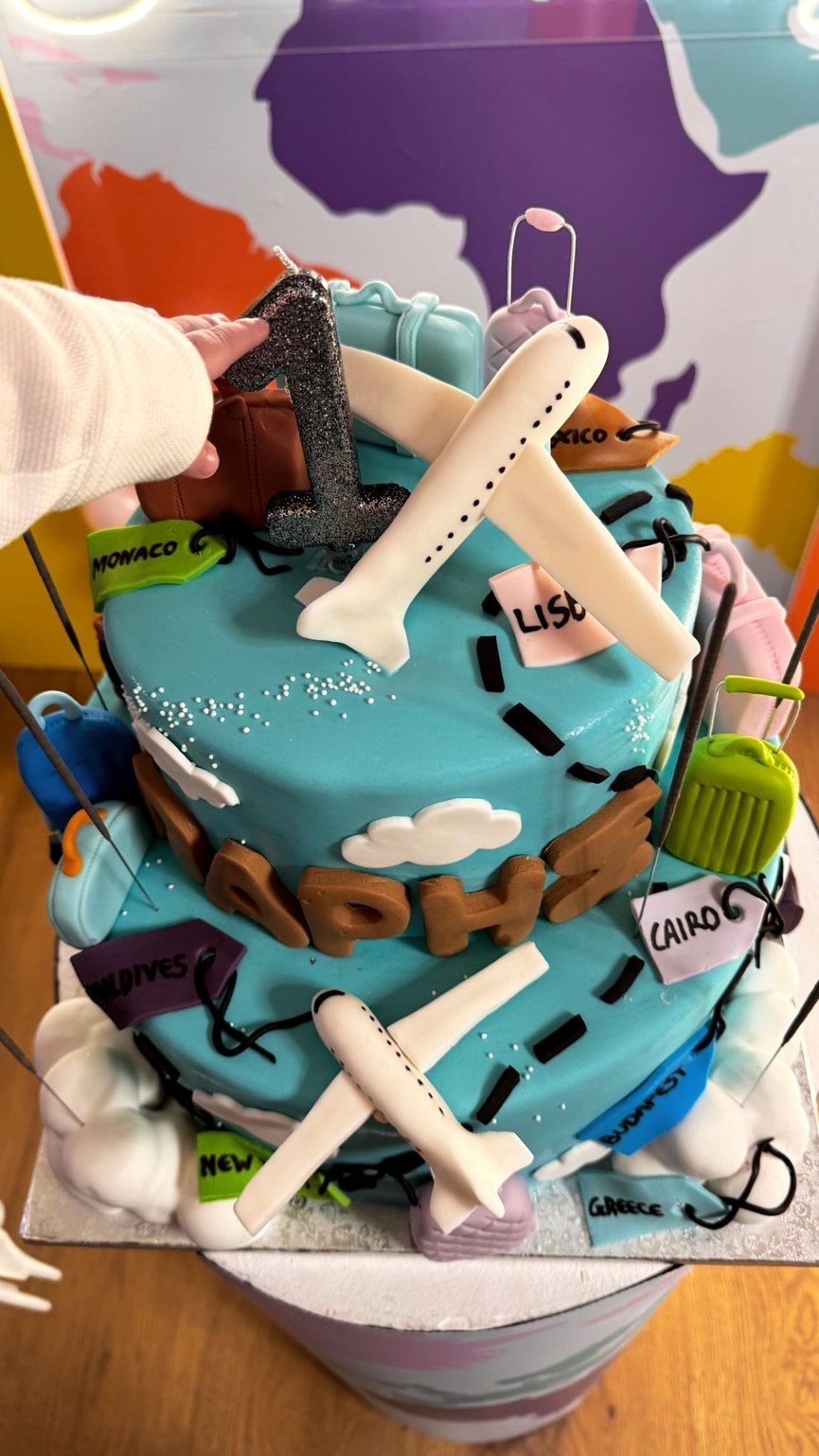 Τούνη –Αλεξάνδρου:Το φανταστικό, πολύχρωμο πάρτι για τα πρώτα γενέθλια του γιου τους– Η εντυπωσιακή τούρτα (εικόνες)