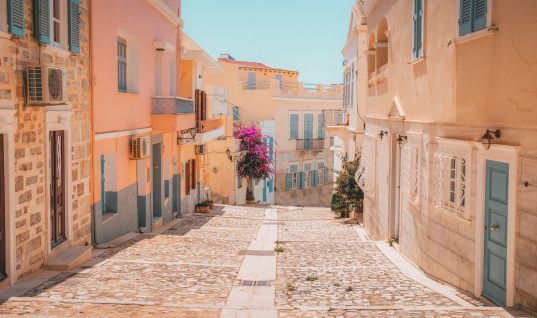 Η δεύτερη πιο φιλόξενη πόλη στον κόσμο είναι ελληνική! Δεν είναι ούτε η Αθήνα, ούτε η Θεσσαλονίκη
