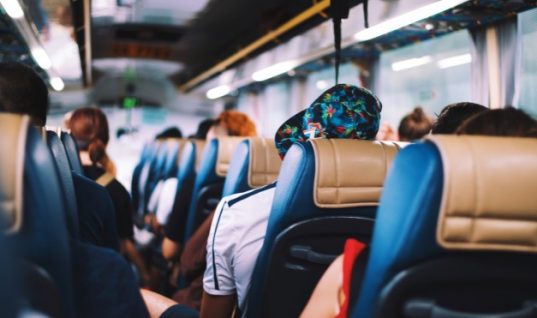 Οι ασφαλέστερες θέσεις: Πού πρέπει να καθόμαστε στο λεωφορείο, το τρένο, το πλοίο και το αεροπλάνο