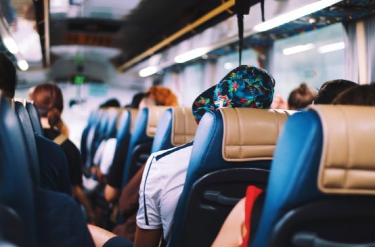 Οι ασφαλέστερες θέσεις: Πού πρέπει να καθόμαστε στο λεωφορείο, το τρένο, το πλοίο και το αεροπλάνο