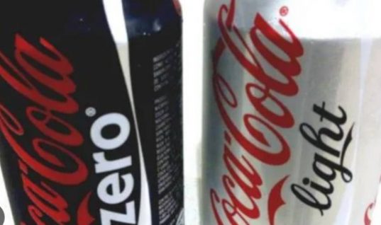 Coca cola light ή zero: Διατροφολόγος απαντά τι είναι πιο υγιεινό
